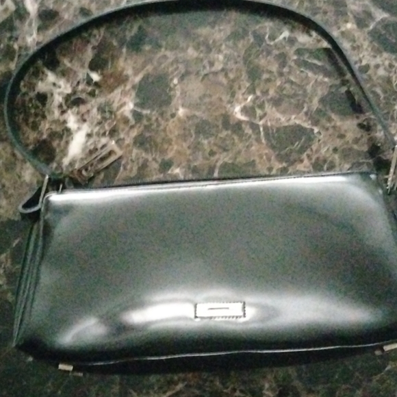Black Guess Purse - Picture 1 of 3